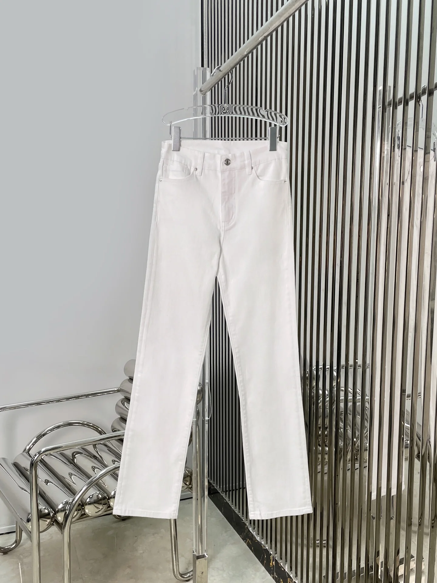 High Waist Slimming White Stretchy Straight Leg Jeans Women's Fashionable Leg Lengthening Classic All-Match Casual Trousers
High Waist Slimming White Stretchy Straight Leg Jeans Women's Fashionable Leg Lengthening Classic All-Match Casual Trousers