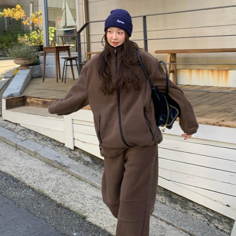 Корейский шикарный двусторонний спортивный топ, свободные повседневные женские теплые длинные брюки, комплект из двух предметов, модная всесезонная одежда
Корейский шикарный двусторонний спортивный топ, свободные повседневные женские теплые длинные брюки, комплект из двух предметов, модная всесезонная одежда