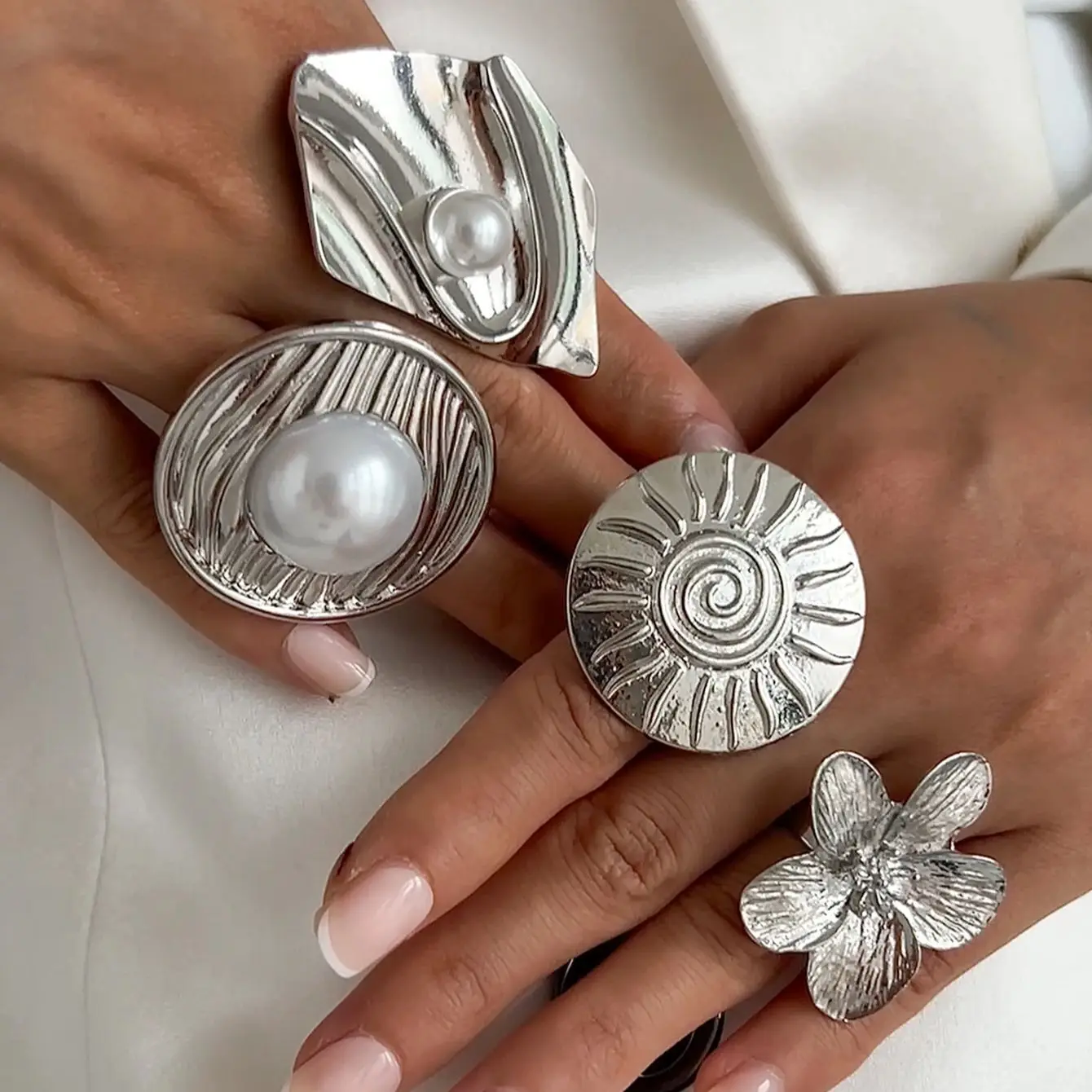 Lacteo 4Pcs/Set Imitation Pearl Irregular Rings Finger Men Hip Hop Adjustable Vintage Sliver Color Fashion Rings Daily Jewelry
Lacteo 4Pcs/Set Imitation Pearl Irregular Rings Finger Men Hip Hop Adjustable Vintage Sliver Color Fashion Rings Daily Jewelry