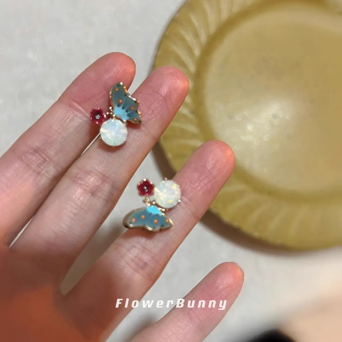 Oil Painted Enamel Butterfly Opal Niche Design Stud Earrings Exquisite Floral Earrings
Oil Painted Enamel Butterfly Opal Niche Design Stud Earrings Exquisite Floral Earrings