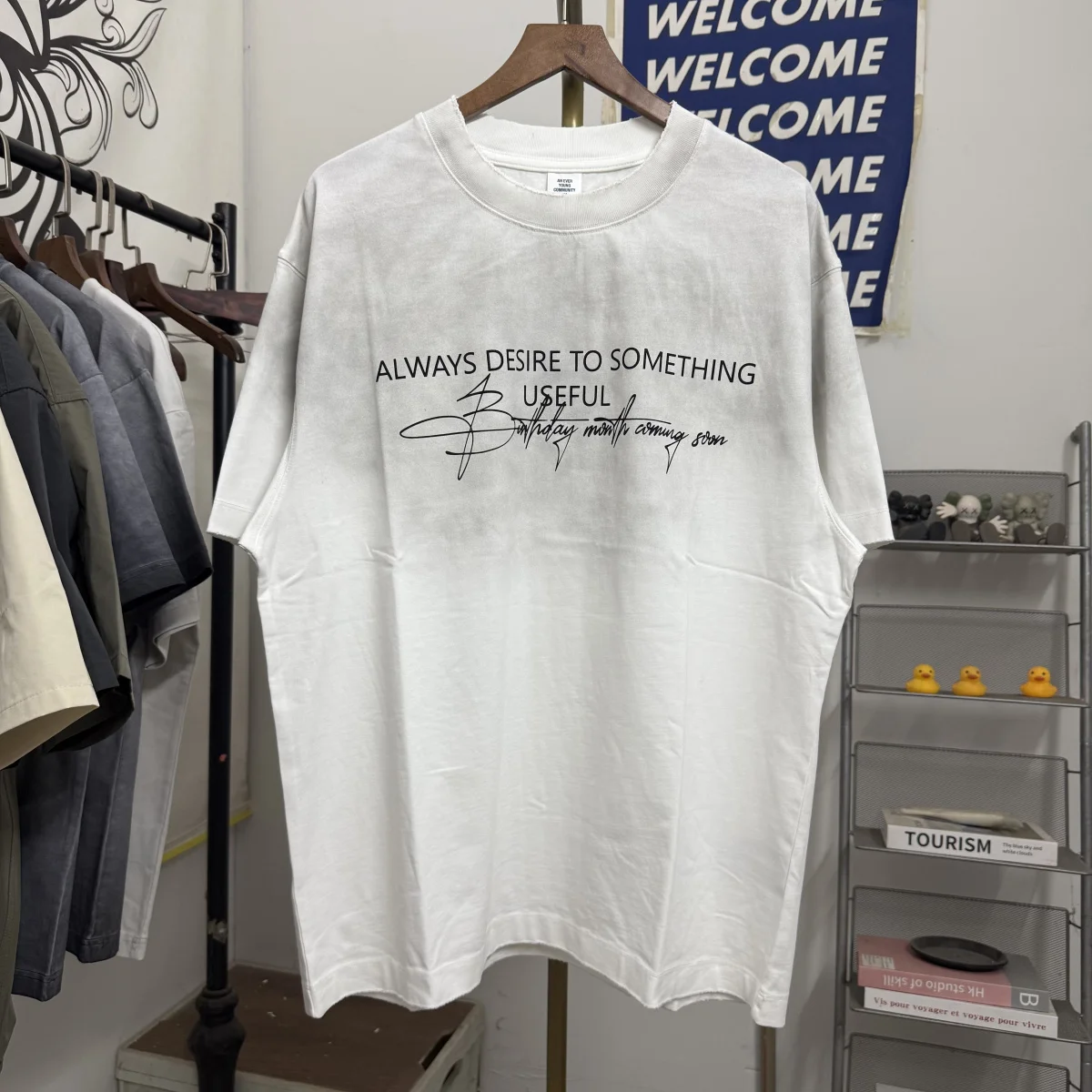 Ретро-футболка с принтом американской группы Deftones, свободного кроя, в стиле High Street, модная, для пар, из хлопка и полиэстера
Ретро-футболка с принтом американской группы Deftones, свободного кроя, в стиле High Street, модная, для пар, из хлопка и полиэстера