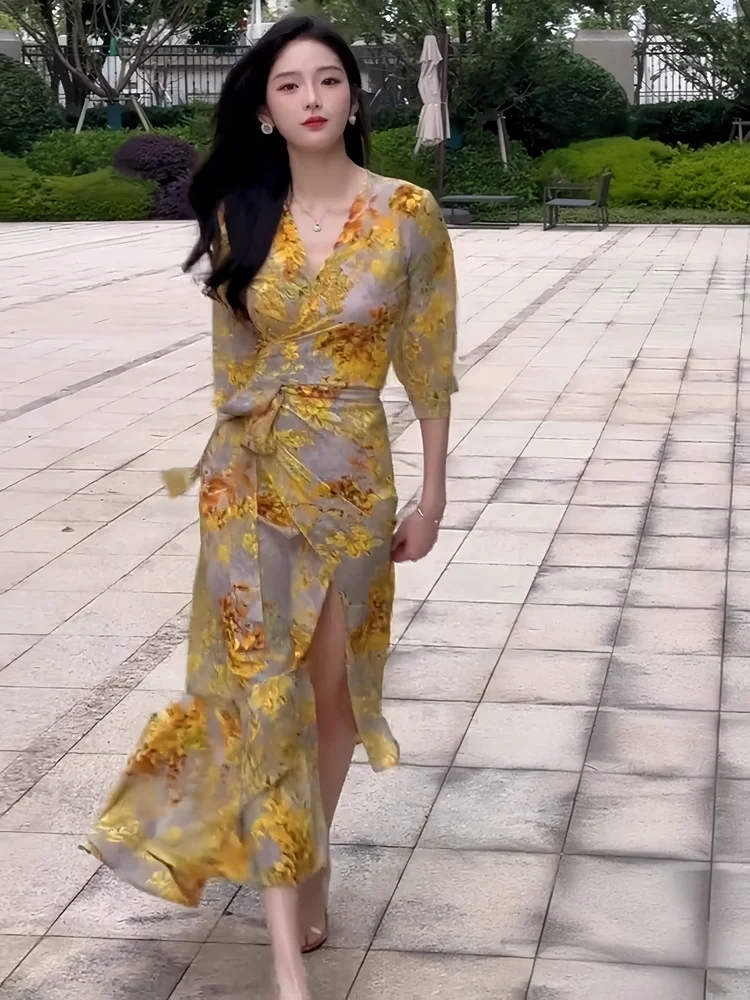 Yellow Floral Print Maxi Dress Women's Summer 2026 New High Waist Cinched Waist Beach Vacation Dress Elegant A-Line Skirt
Yellow Floral Print Maxi Dress Women's Summer 2026 New High Waist Cinched Waist Beach Vacation Dress Elegant A-Line Skirt
