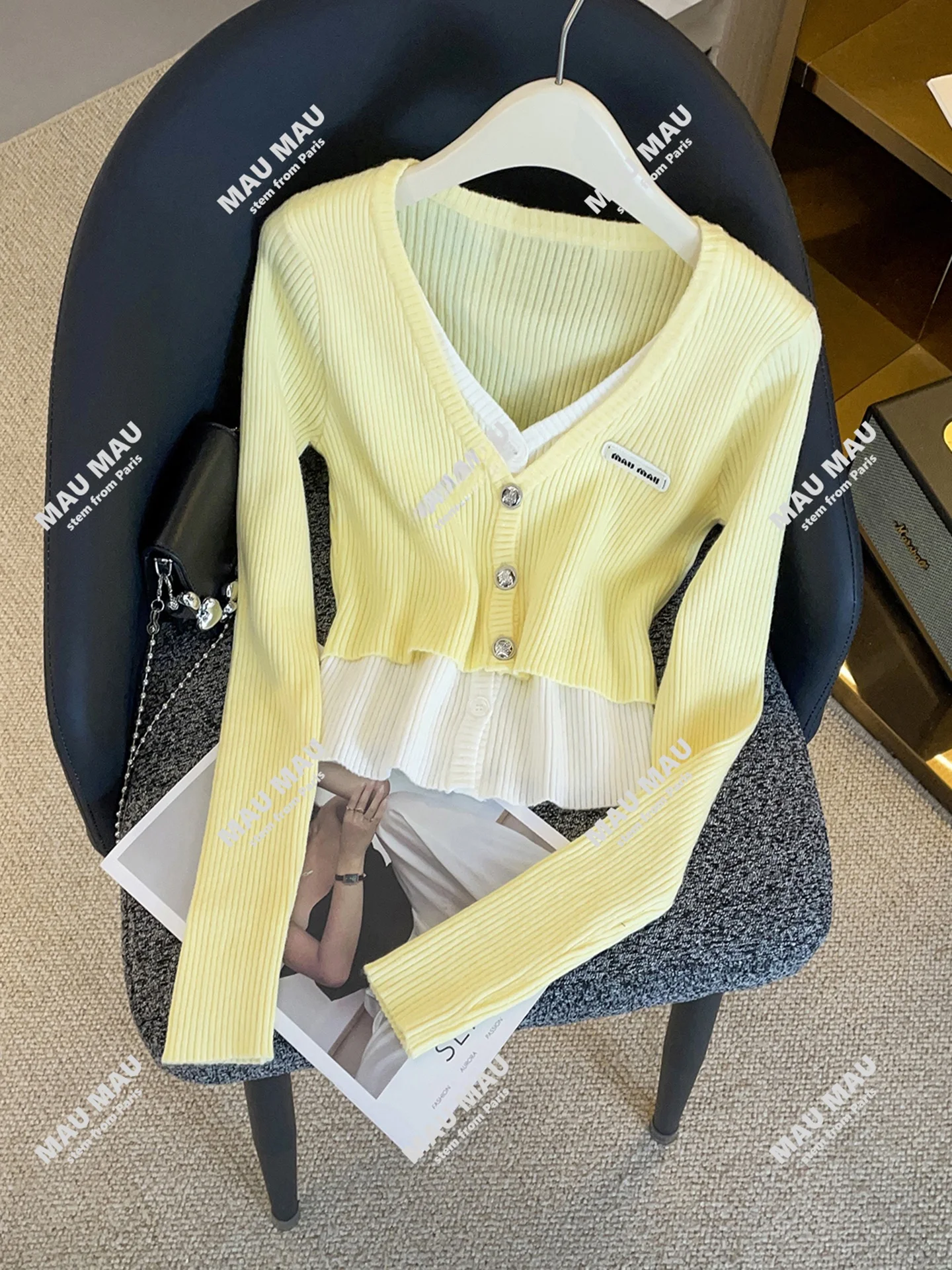 Мягкий вязаный кардиган с V-образным вырезом для женщин, премиум-качество, осень-зима, длинный рукав, средней толщины, для повседневной носки
Мягкий вязаный кардиган с V-образным вырезом для женщин, премиум-качество, осень-зима, длинный рукав, средней толщины, для повседневной носки