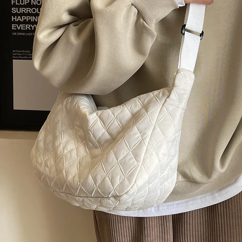 Women's Vintage Nylon Shoulder Underarm Bag Female Casual Waterproof Crossbody Hobo Bags for Lady Quilted Large Capacity Handbag
Women's Vintage Nylon Shoulder Underarm Bag Female Casual Waterproof Crossbody Hobo Bags for Lady Quilted Large Capacity Handbag