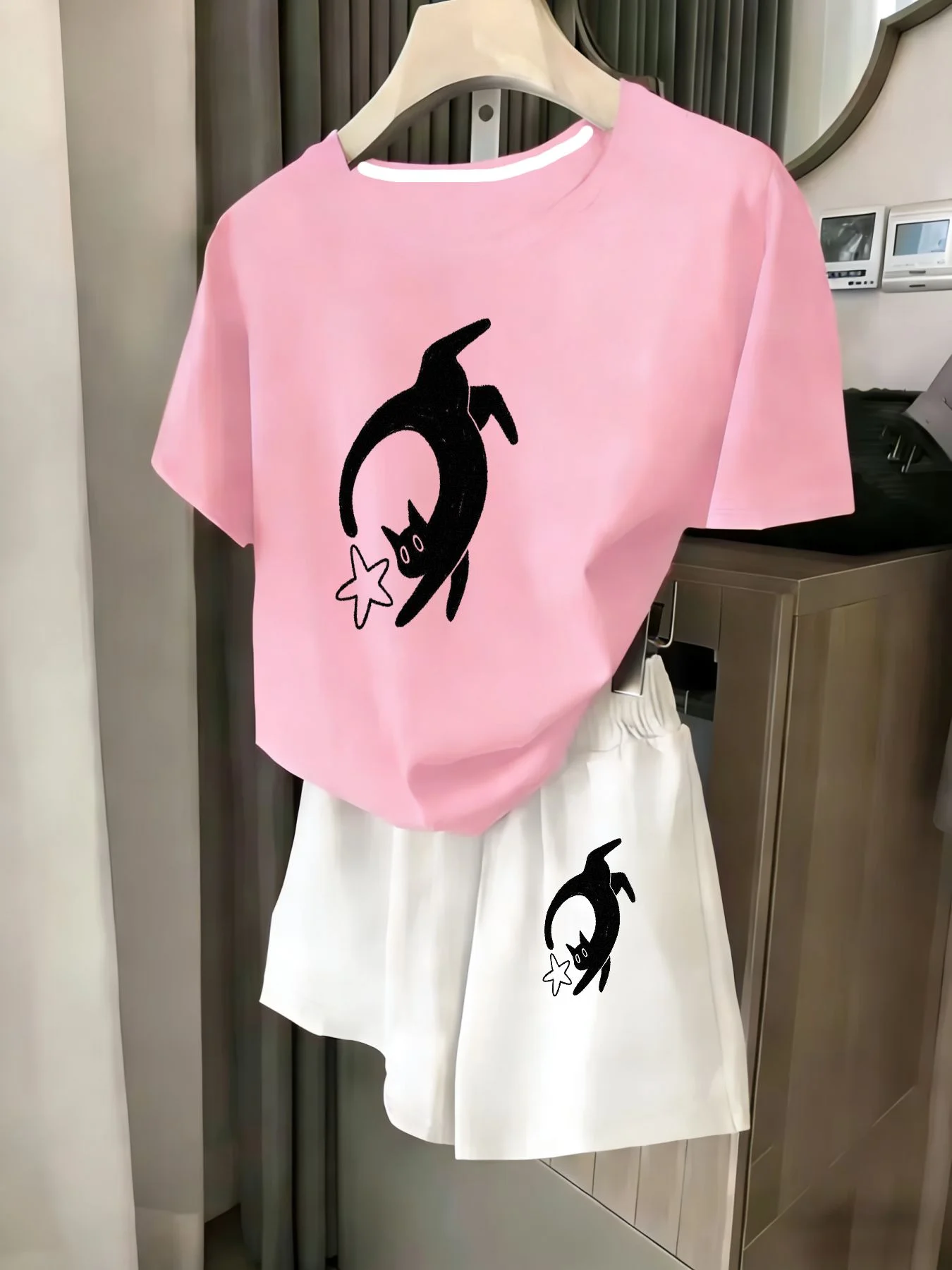 Ladies 2-Piece Set Summer Beach Vacation Casual round Neck Short Sleeve Random Print T-Shirt Elastic Waist Shorts Suit Comfortab
Ladies 2-Piece Set Summer Beach Vacation Casual round Neck Short Sleeve Random Print T-Shirt Elastic Waist Shorts Suit Comfortab