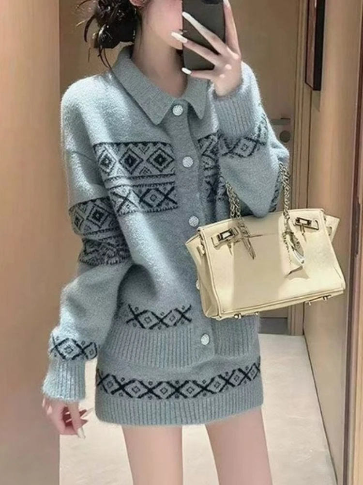 Шикарный вязаный повседневный лоскутный комплект во французском стиле, женский костюм, элегантный свитер, топ + мини-юбка, новый зимний винтажный комплект из 2 предметов
Шикарный вязаный повседневный лоскутный комплект во французском стиле, женский костюм, элегантный свитер, топ + мини-юбка, новый зимний винтажный комплект из 2 предметов