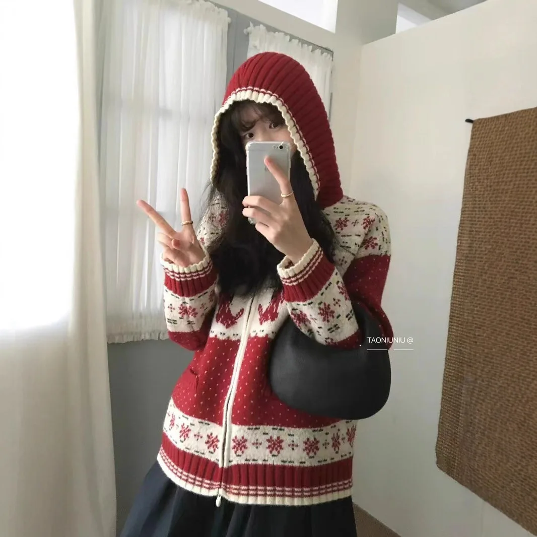 Кардиган, свитер, женский джемпер с капюшоном на молнии, прямой вязаный повседневный свитер с длинными рукавами, свободный крой, легкая эластичная открытая строчка, зима 2023 г.
Кардиган, свитер, женский джемпер с капюшоном на молнии, прямой вязаный повседневный свитер с длинными рукавами, свободный крой, легкая эластичная открытая строчка, зима 2023 г.