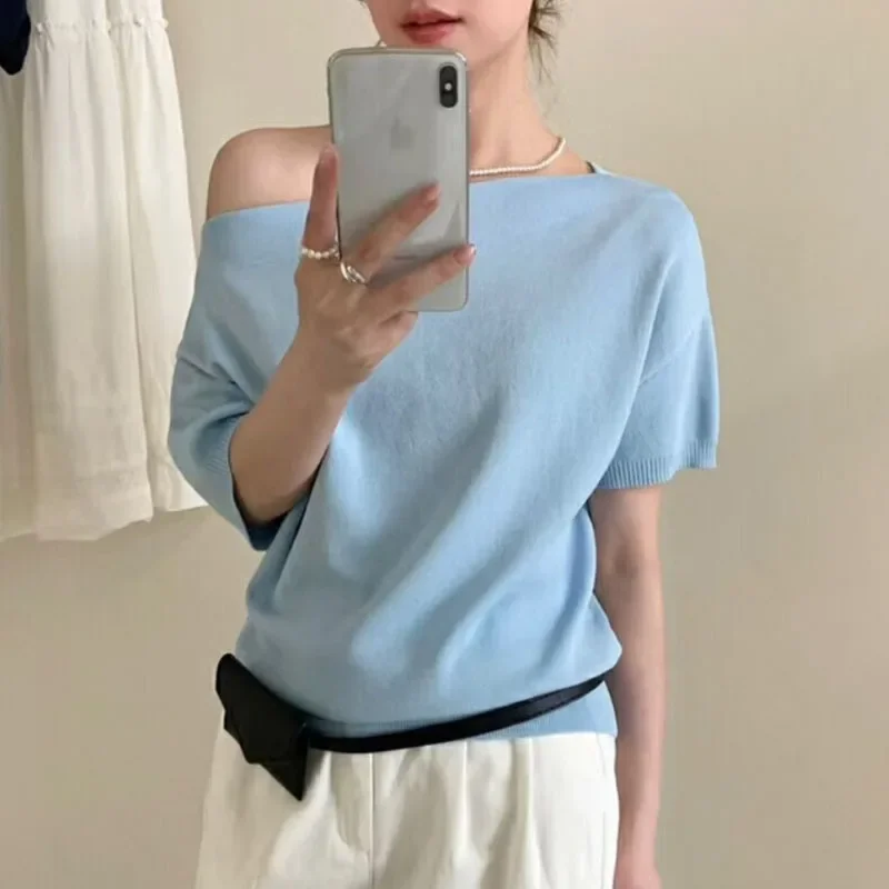 Knitwears New Summer Skew Collar Knitted Sweater Women Pullovers Short Sleeve Black Knit Sweater Pullover Women Tops 2025 Q4536
Knitwears New Summer Skew Collar Knitted Sweater Women Pullovers Short Sleeve Black Knit Sweater Pullover Women Tops 2025 Q4536
