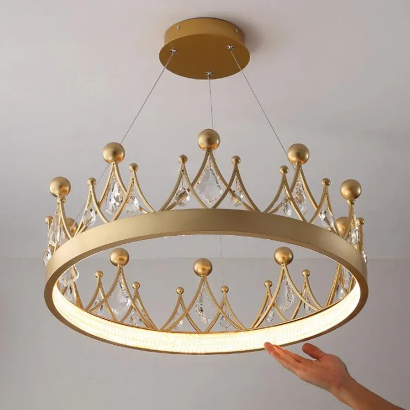Новинка, светодиодные подвесные светильники Crown в скандинавском стиле, Хрустальные подвесные светильники для гостиной, детской, спальни, кухни, современные светильники
Новинка, светодиодные подвесные светильники Crown в скандинавском стиле, Хрустальные подвесные светильники для гостиной, детской, спальни, кухни, современные светильники