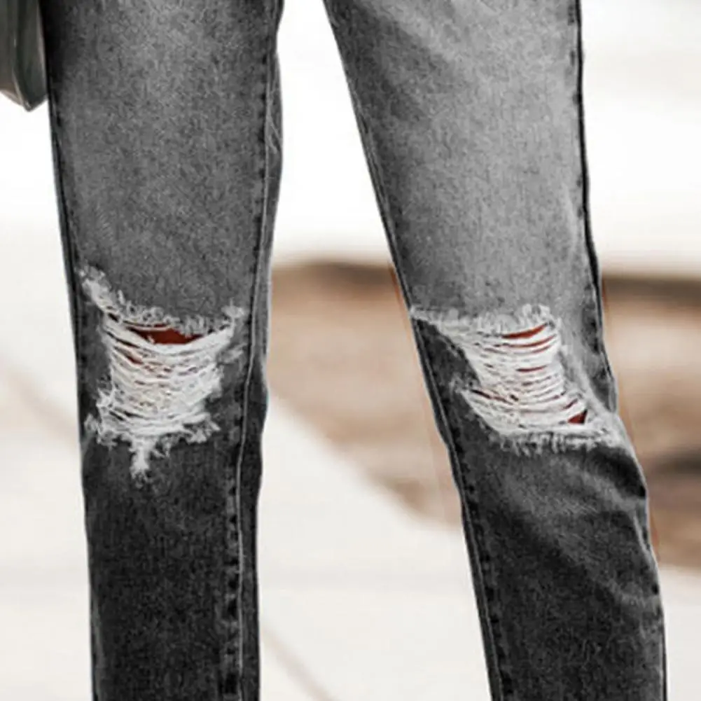 Женские джинсовые брюки с карманами, рваными дырками, пуговицами, планкой на молнии, облегающие длинные брюки, слегка женские уличные джинсы в стиле ретро
Женские джинсовые брюки с карманами, рваными дырками, пуговицами, планкой на молнии, облегающие длинные брюки, слегка женские уличные джинсы в стиле ретро