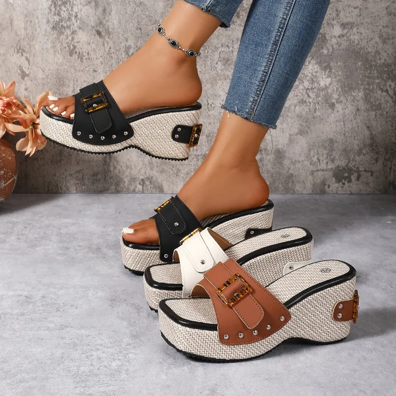 Women's Slippers 2025Summer New Platform Sandals Retro Metal Buckle Slippers Designer Wedge Sandals for Women Casual Beach Shoes
Women's Slippers 2025Summer New Platform Sandals Retro Metal Buckle Slippers Designer Wedge Sandals for Women Casual Beach Shoes