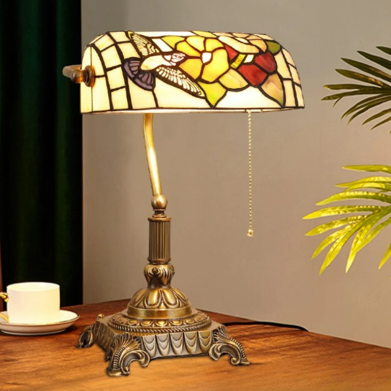 European Style Desk Lamp with Manual Switch Three Color Dimming Home Living Room Study Reading Light Bedroom Bedside Night Light
European Style Desk Lamp with Manual Switch Three Color Dimming Home Living Room Study Reading Light Bedroom Bedside Night Light