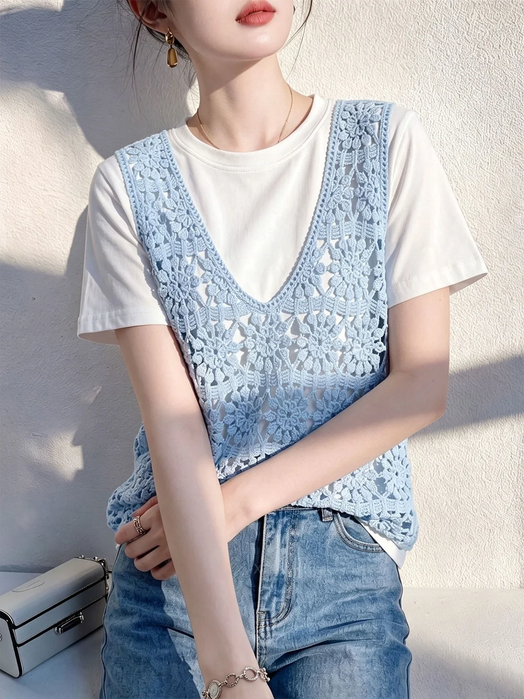 Summer 2026 Lace Hollow out Hook Vest Commute Casual Loose Top Small Audience Design Sense Korean Style Straight Tube Silk Shirt
Summer 2026 Lace Hollow out Hook Vest Commute Casual Loose Top Small Audience Design Sense Korean Style Straight Tube Silk Shirt