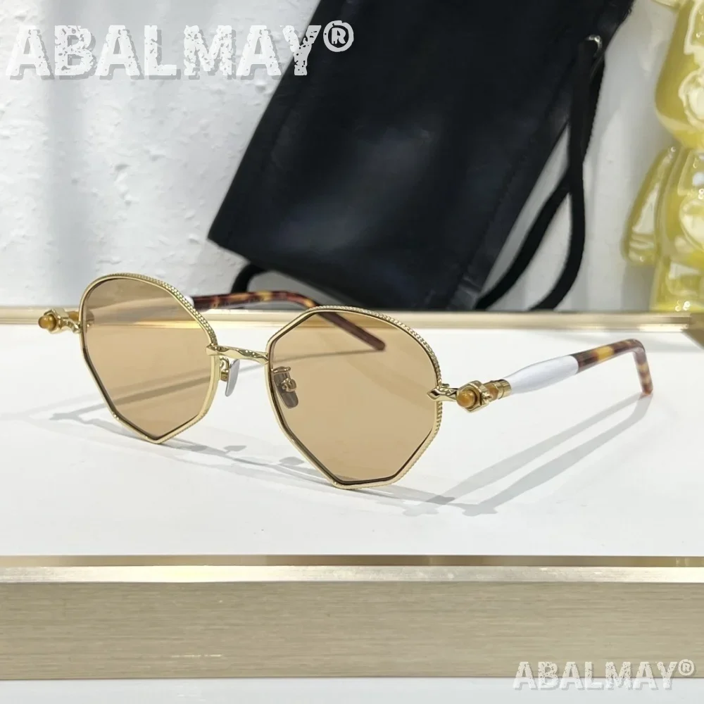 Top High Quality Sunglasses for Men and Women Maske P71 SIZE 53-19 Style UV400 Retro Fashion Special Design Sun Glasses with box
Top High Quality Sunglasses for Men and Women Maske P71 SIZE 53-19 Style UV400 Retro Fashion Special Design Sun Glasses with box