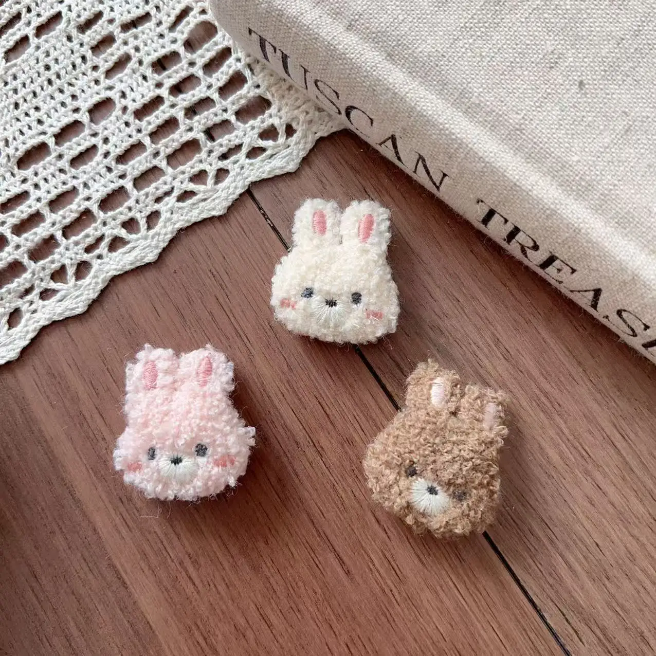 Plush Cartoon Bear Rabbit Hair Clip Brooch Pin DIY Winter Accessory for Clothing Hat Bag Embellishment Cute Gift
Plush Cartoon Bear Rabbit Hair Clip Brooch Pin DIY Winter Accessory for Clothing Hat Bag Embellishment Cute Gift