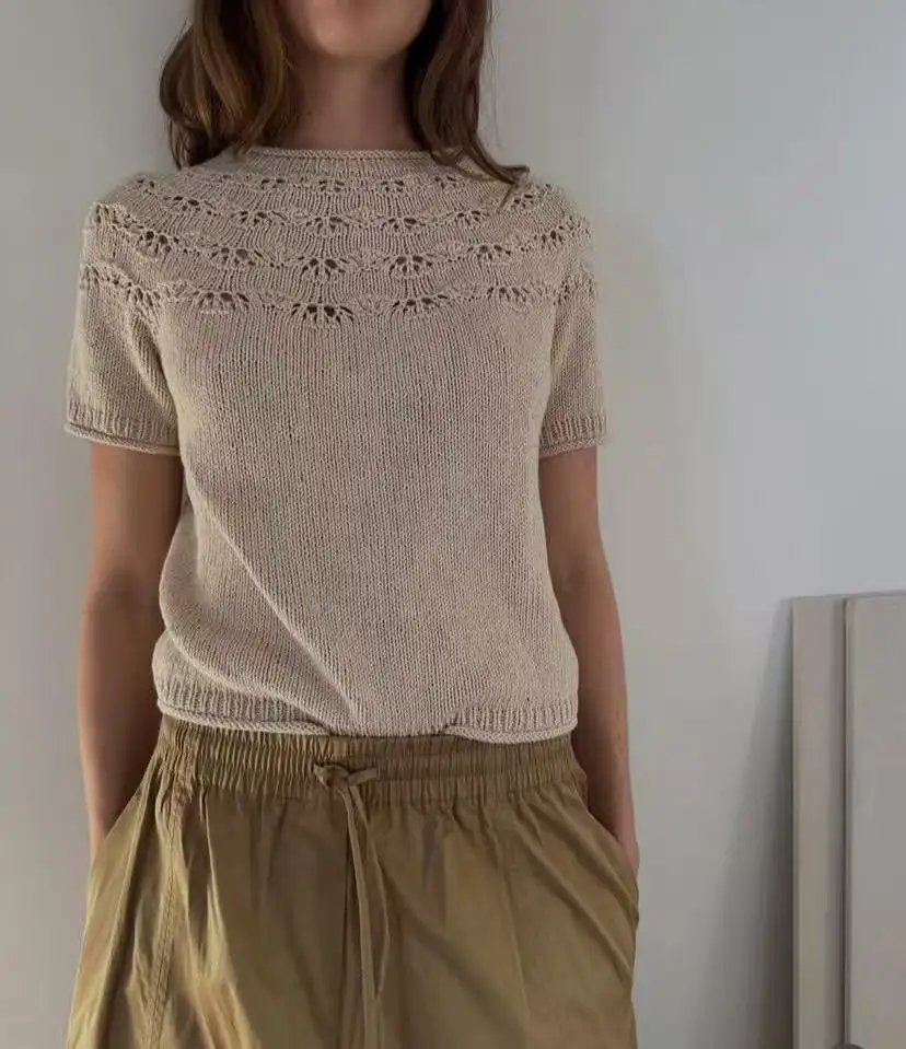 Summer new simple and versatile breathable loose short sleeved round neck women's knitted top fashionable
Summer new simple and versatile breathable loose short sleeved round neck women's knitted top fashionable