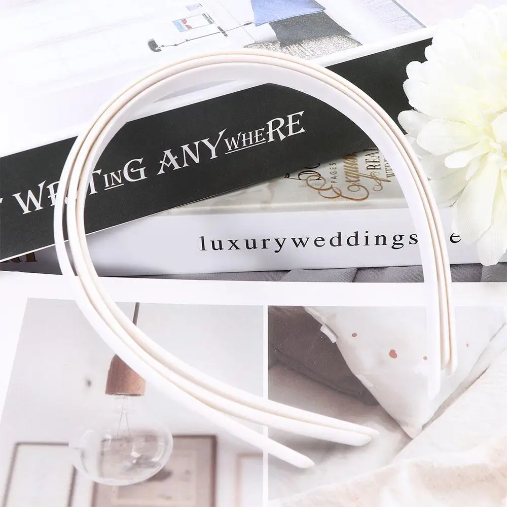 Новые белые женские аксессуары для волос для девочек, повязка на голову без зубов, простая женская пластиковая повязка для волос, повязка на голову
Новые белые женские аксессуары для волос для девочек, повязка на голову без зубов, простая женская пластиковая повязка для волос, повязка на голову