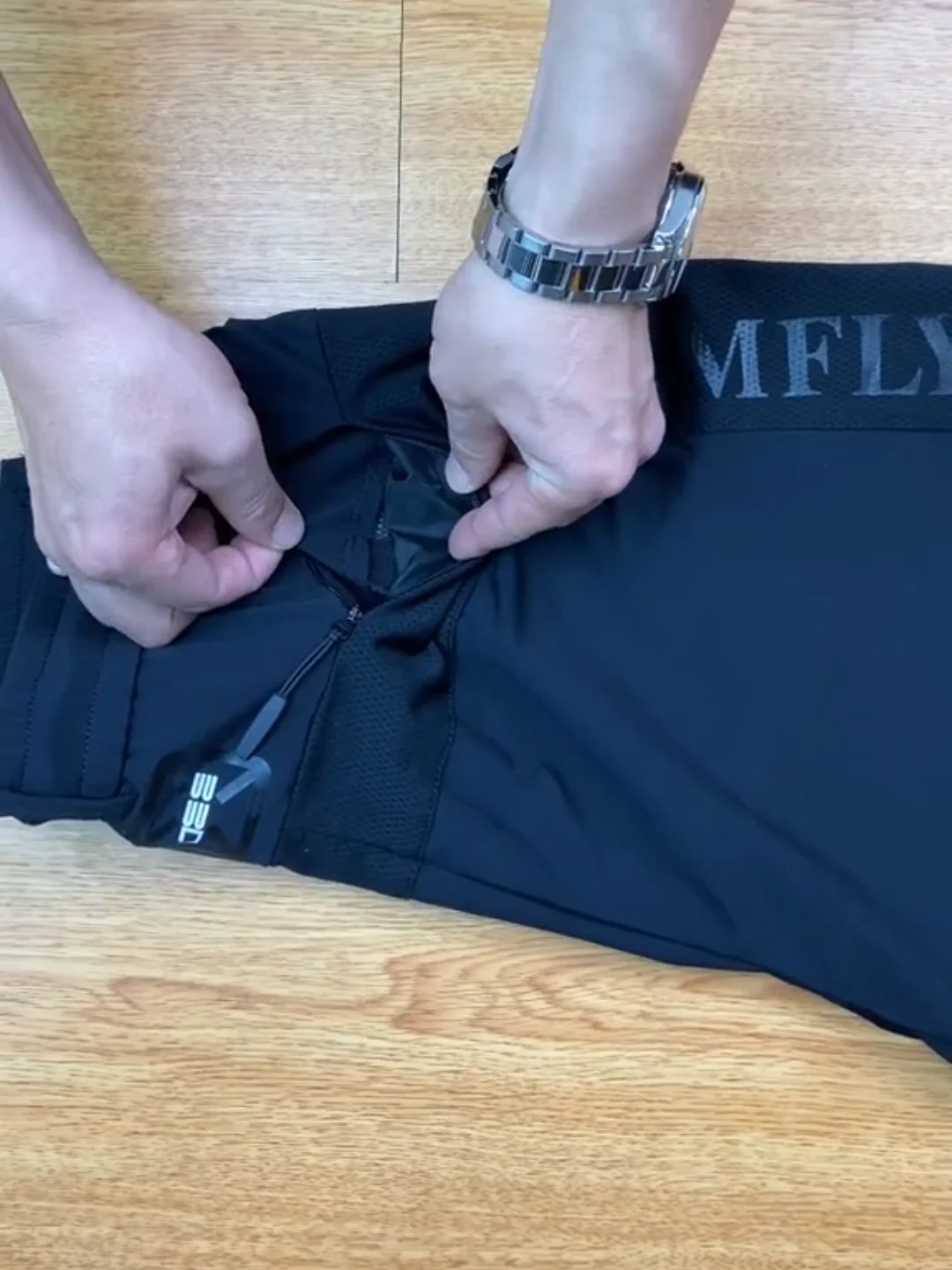 Сверхлегкие Qui-Dry мужские летние рта из ледяного шелка, молочного шелка, эластичная талия, брюки с пятью точками, модные городские брюки...
Сверхлегкие Qui-Dry мужские летние рта из ледяного шелка, молочного шелка, эластичная талия, брюки с пятью точками, модные городские брюки...