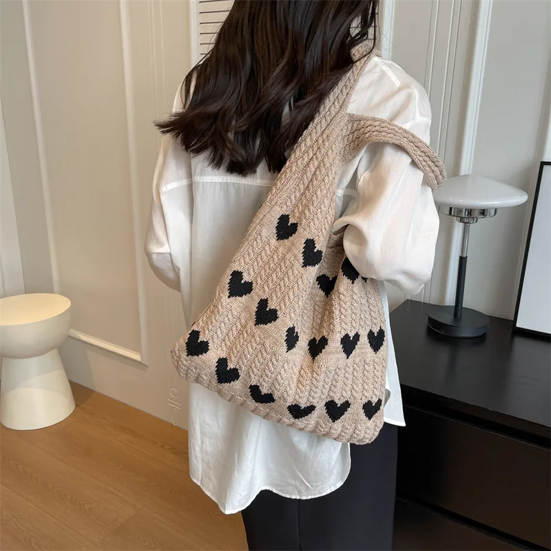 Fashion spring and summer dopamine braided shoulder bag tote bag love yarn portable casual commuting class lazy style
Fashion spring and summer dopamine braided shoulder bag tote bag love yarn portable casual commuting class lazy style