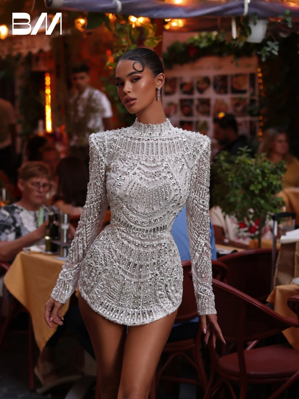 White High Neck Wedding Dress Fashion Heavy Beaded Bridal Gown Women Mini Crystals Bride Dresses Customized Long Sleeves
White High Neck Wedding Dress Fashion Heavy Beaded Bridal Gown Women Mini Crystals Bride Dresses Customized Long Sleeves