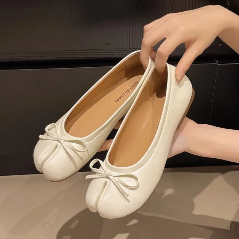 Soft Leather Flat Split Toe Shoes Women 2026 Summer Shallow Bow Low Top Single Shoes
Soft Leather Flat Split Toe Shoes Women 2026 Summer Shallow Bow Low Top Single Shoes