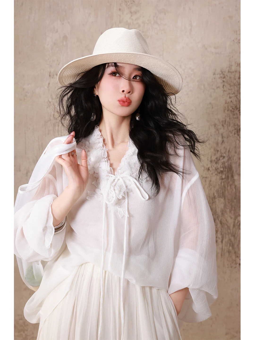 Женская модная рубашка Dangdang Somes свободного кроя с длинными рукавами, цвета белого чая, из дышащей ткани Lenzing, с деревянными рукавами-митенками
Женская модная рубашка Dangdang Somes свободного кроя с длинными рукавами, цвета белого чая, из дышащей ткани Lenzing, с деревянными рукавами-митенками