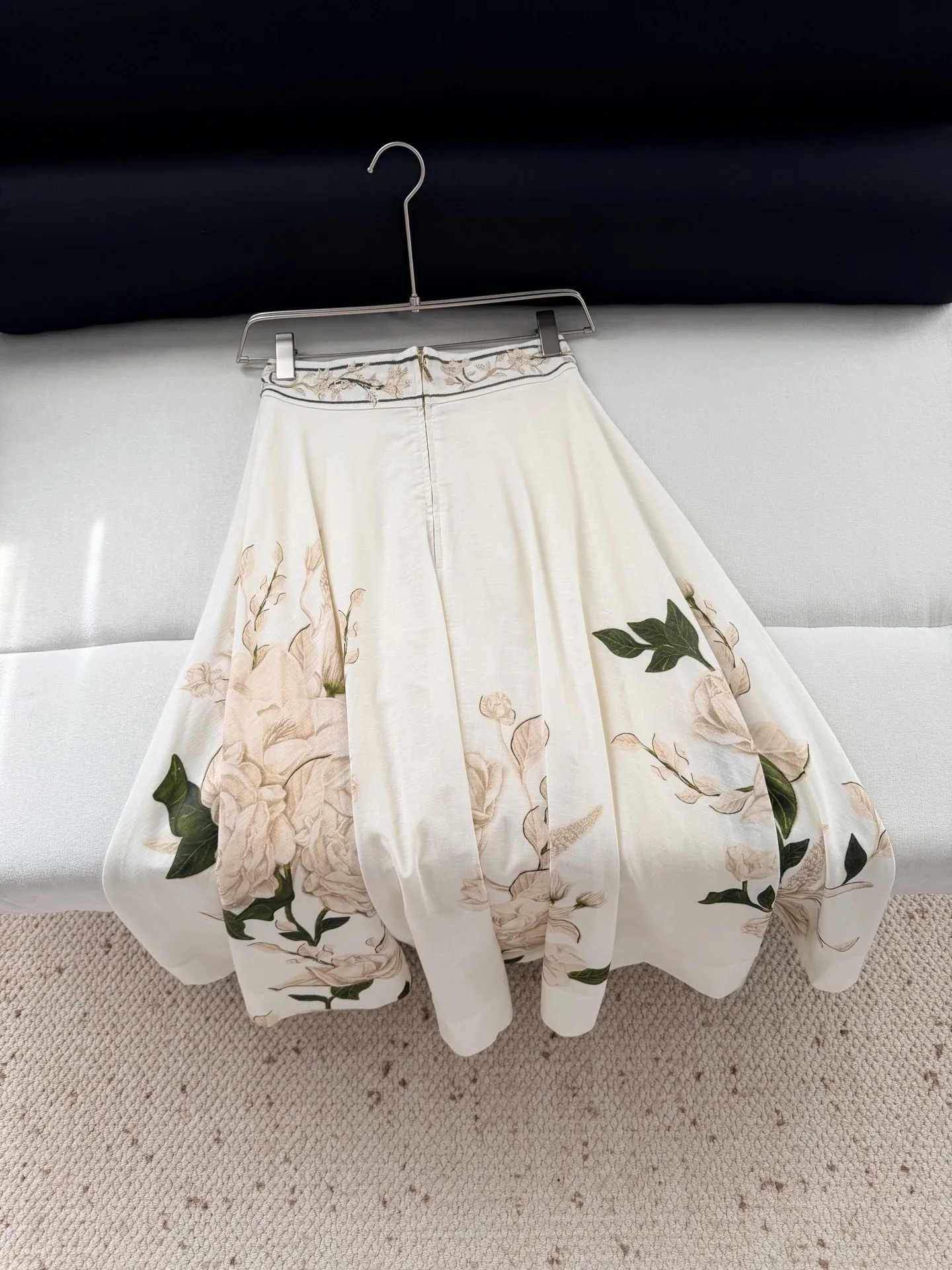 2026 Spring/Summer New High Quality Elegant Fashion Hand drawn Printed bergamot Flower Half Skirt Women's Wear
2026 Spring/Summer New High Quality Elegant Fashion Hand drawn Printed bergamot Flower Half Skirt Women's Wear