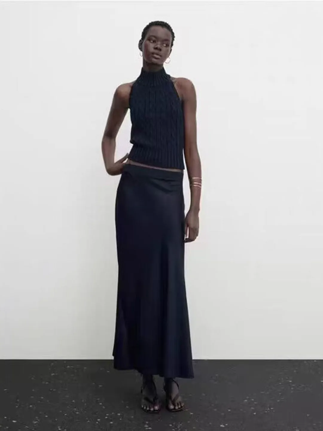 Сексуальный вязаный топ-жилет Bal для женщин, летняя новинка, с высоким воротником, синего цвета, для повседневной носки, облегающий крой
Сексуальный вязаный топ-жилет Bal для женщин, летняя новинка, с высоким воротником, синего цвета, для повседневной носки, облегающий крой