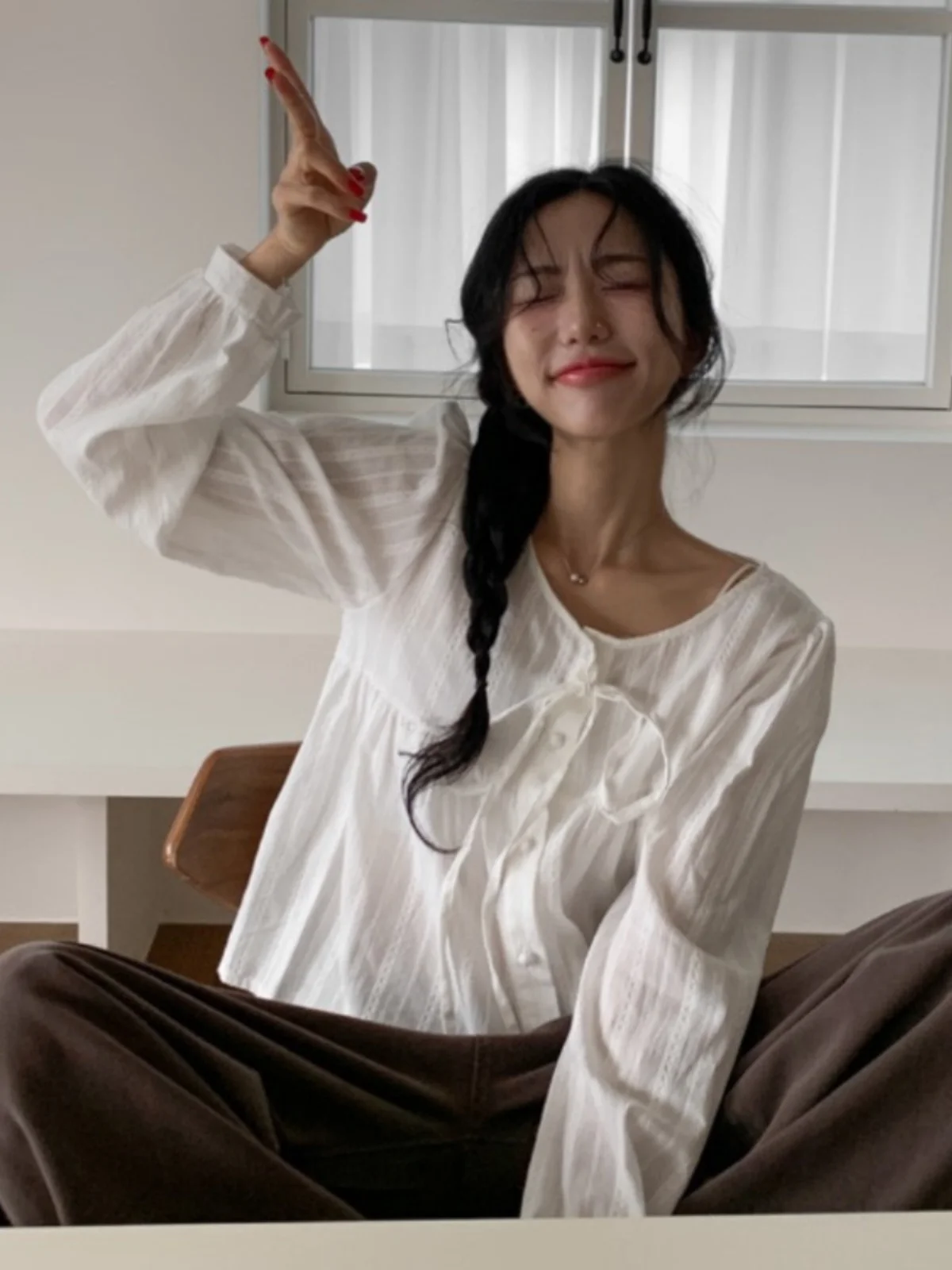 Korean Style Bow Tie White Shirt Women's Elegant Short Sweet Spring New Style Ladies' Business Casual Loose Fit Blouse
Korean Style Bow Tie White Shirt Women's Elegant Short Sweet Spring New Style Ladies' Business Casual Loose Fit Blouse