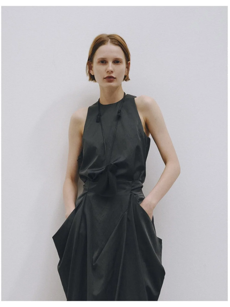 Summer Commute OL Style round Neck Sleeveless Short Satin Vest Women's Fashion Glossy Texture round Neck Top Casual Wear
Summer Commute OL Style round Neck Sleeveless Short Satin Vest Women's Fashion Glossy Texture round Neck Top Casual Wear