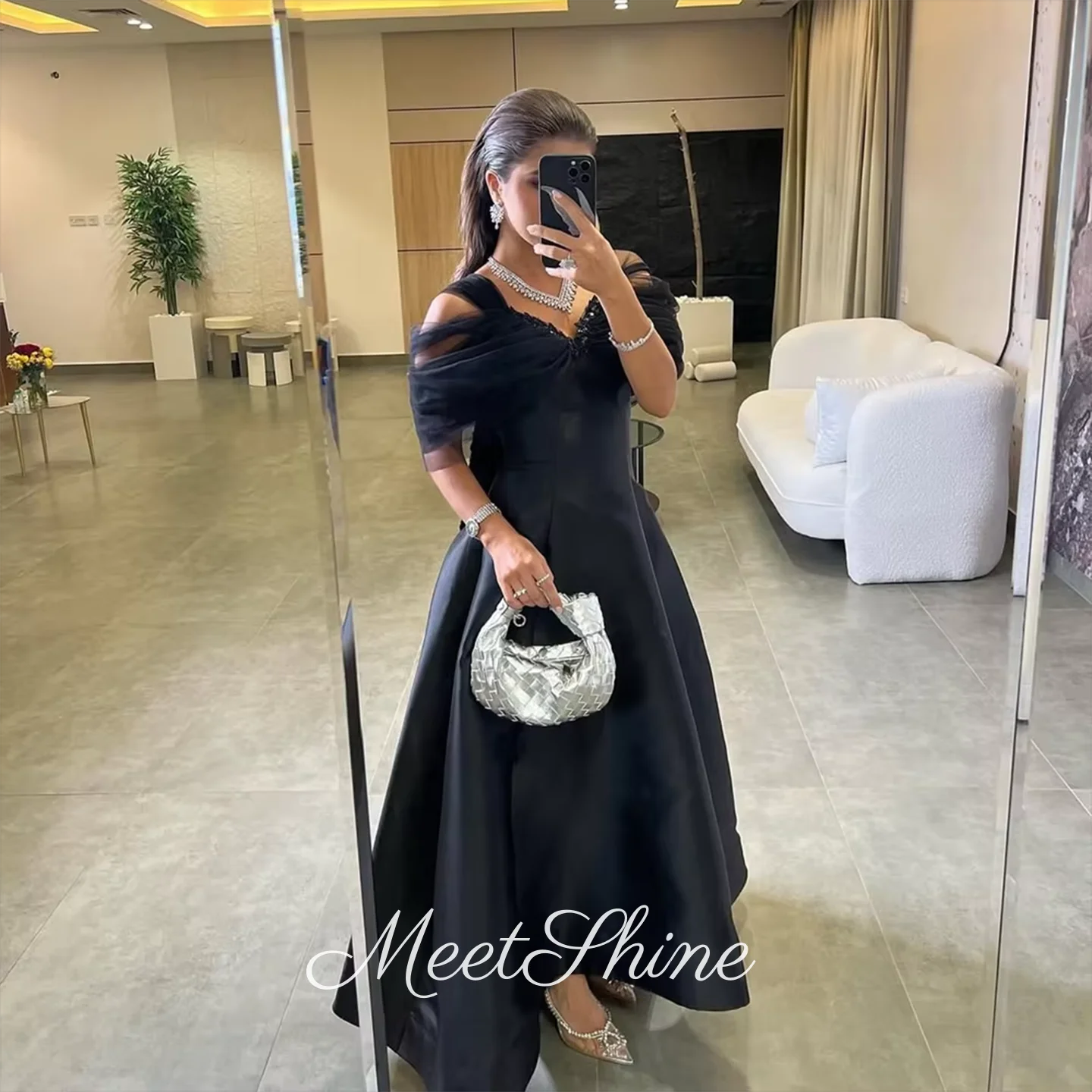 V-neck A Line Prom Dress Off Shoulder Saudi Arabia Evening Party Gowns Black Tulle Ball Gown vestidos de novia Party Dresses 
V-neck A Line Prom Dress Off Shoulder Saudi Arabia Evening Party Gowns Black Tulle Ball Gown vestidos de novia Party Dresses