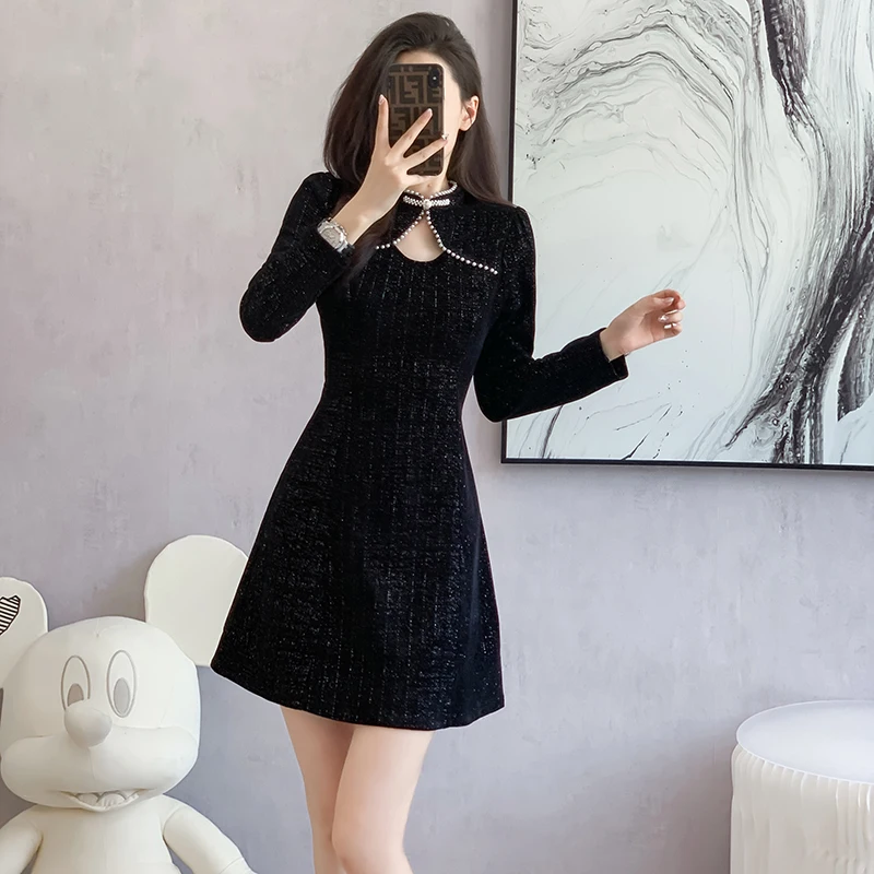 Женское современное платье Cheongsam 2025 года — восточное облегающее платье миди с жемчужным акцентом и блеском, осень-зима, повседневное роскошное вечернее платье 
Женское современное платье Cheongsam 2025 года — восточное облегающее платье миди с жемчужным акцентом и блеском, осень-зима, повседневное роскошное вечернее платье