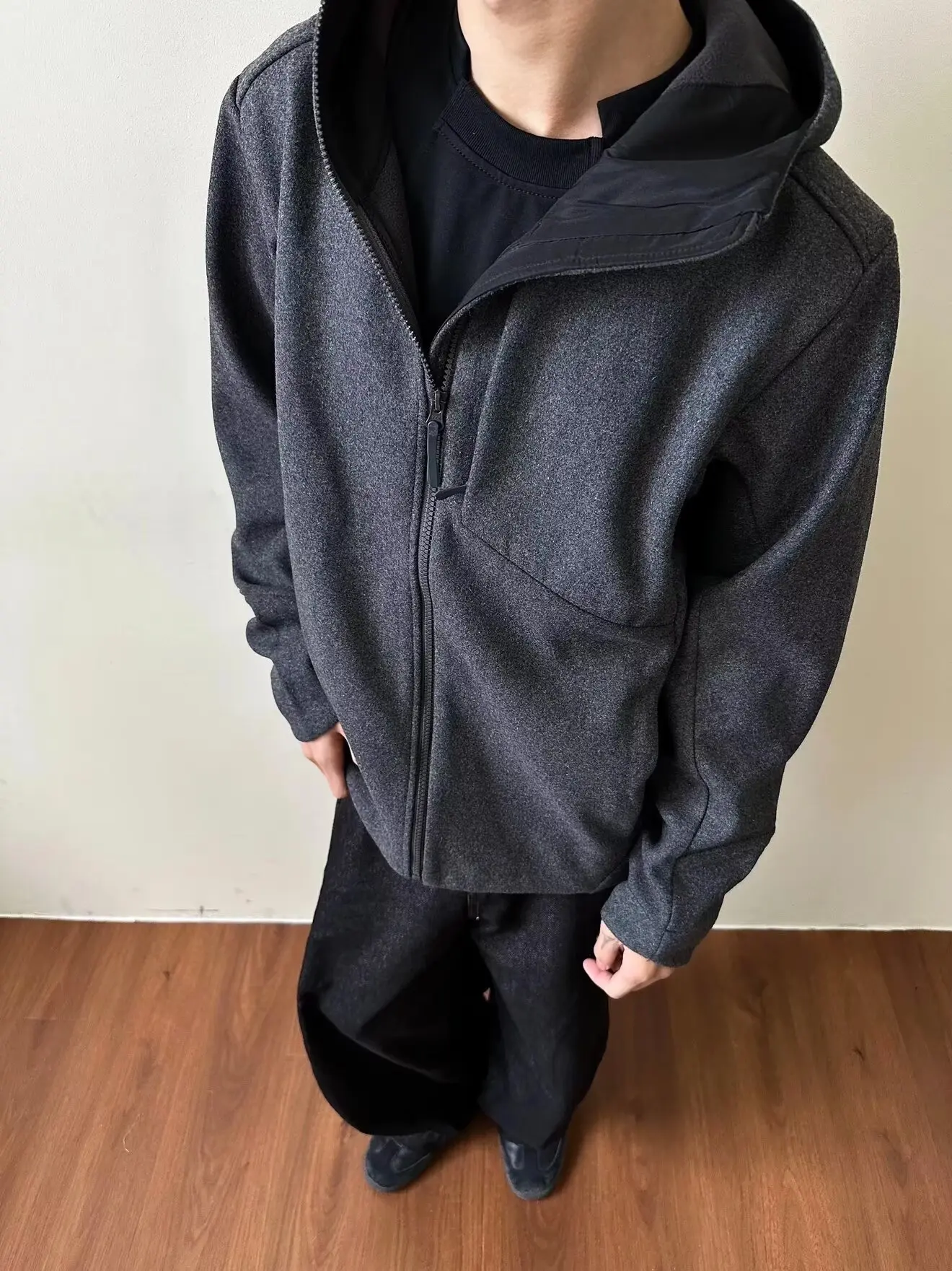 Мужская теплая шерстяная куртка-свитшот с высоким воротником и капюшоном в стиле ретро, универсальная, для активного отдыха, модная, осенне-зимняя, из полиэфирного волокна
Мужская теплая шерстяная куртка-свитшот с высоким воротником и капюшоном в стиле ретро, универсальная, для активного отдыха, модная, осенне-зимняя, из полиэфирного волокна