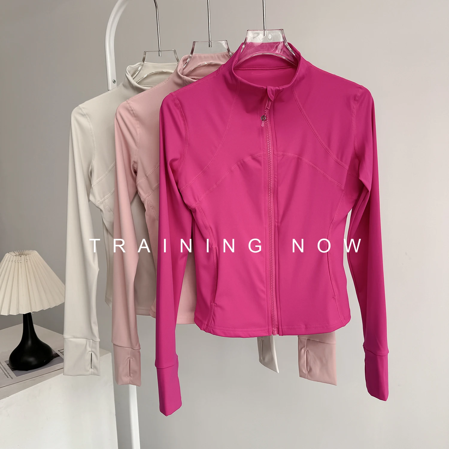 Handsome stand-up collar yoga jacket long-sleeved women's autumn and winter beautiful slimming Pilates yoga cardigan
Handsome stand-up collar yoga jacket long-sleeved women's autumn and winter beautiful slimming Pilates yoga cardigan