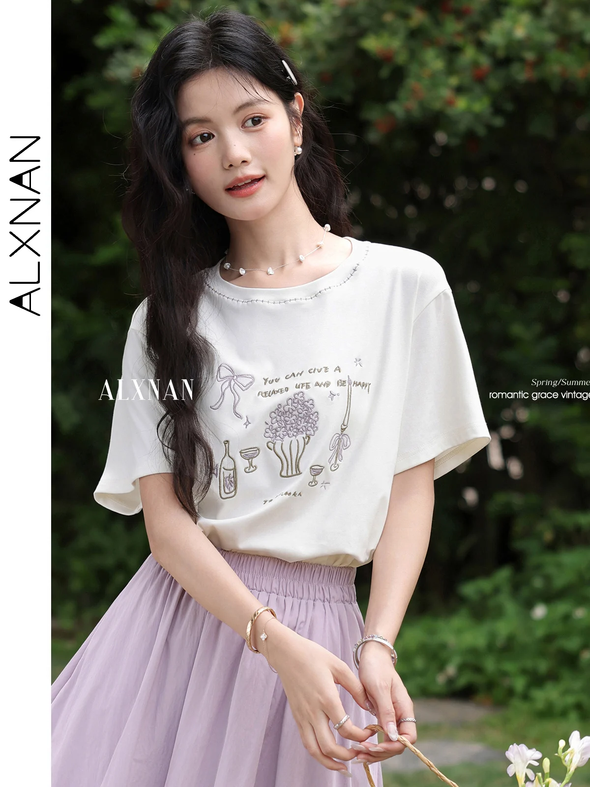 ALXNAN Women's Printed T-shirt Elegant Loose-fit Short Sleeve T-shirt 2025 Summer Round Neck Tops Korean Popular Clothes L551110
ALXNAN Women's Printed T-shirt Elegant Loose-fit Short Sleeve T-shirt 2025 Summer Round Neck Tops Korean Popular Clothes L551110