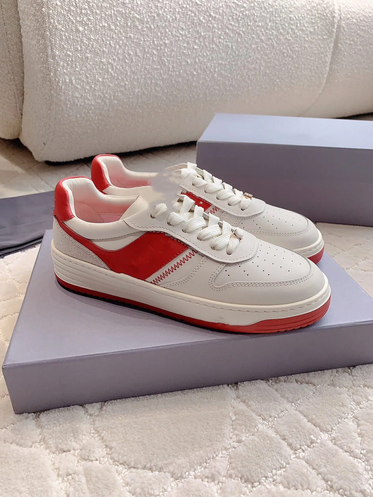 2024 New Spring and Autumn Sneakers, Trendy, Vintage, Cowhide Upper, Sheepskin Lining. Rubber outsole, sizes 35-40
2024 New Spring and Autumn Sneakers, Trendy, Vintage, Cowhide Upper, Sheepskin Lining. Rubber outsole, sizes 35-40