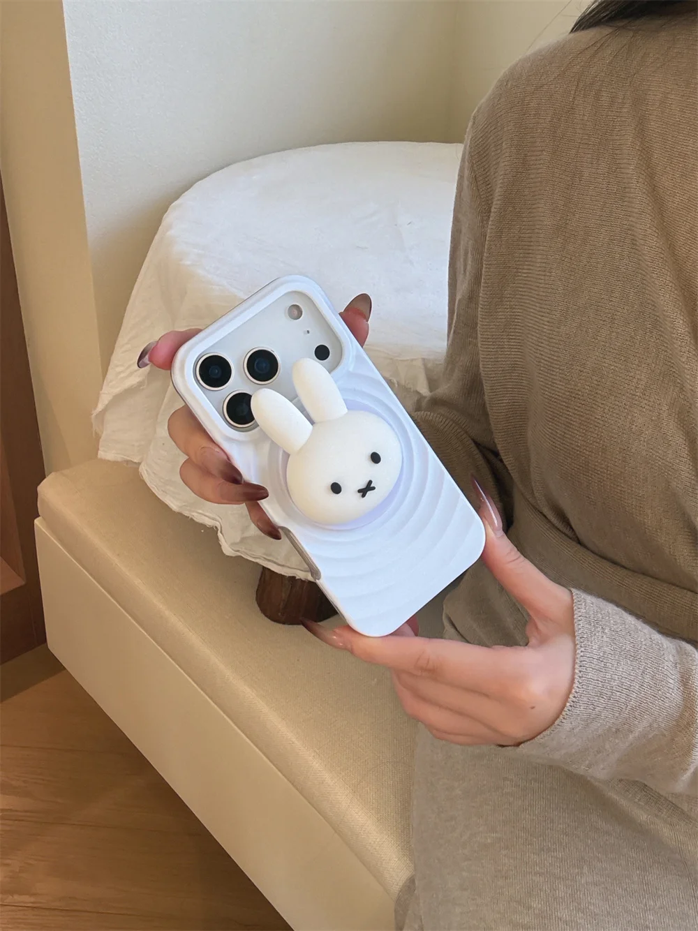 INS Simple Wave Magnetic Phone Case For iPhone 16 Pro 13 14 15 17 Pro Max Cover Rabbit For Magsafe Stand Cartoon Protective Case
INS Simple Wave Magnetic Phone Case For iPhone 16 Pro 13 14 15 17 Pro Max Cover Rabbit For Magsafe Stand Cartoon Protective Case