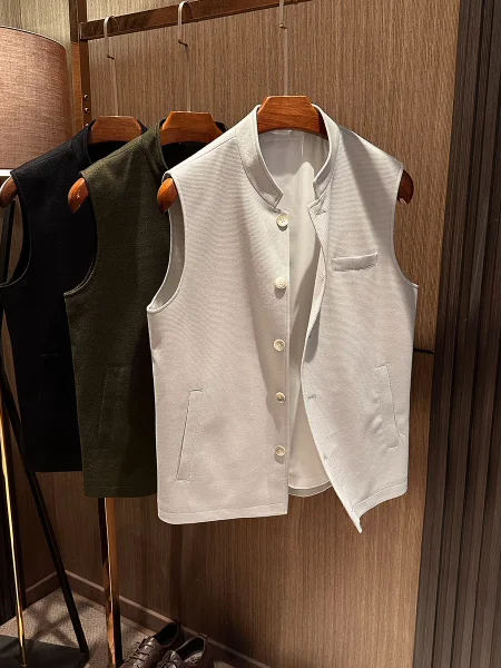Elegant New Chinese Style Men's High-end Simple Pure Color Stand Collar Wool Vest Casual Fashion Breathable Thin Outerwear
Elegant New Chinese Style Men's High-end Simple Pure Color Stand Collar Wool Vest Casual Fashion Breathable Thin Outerwear