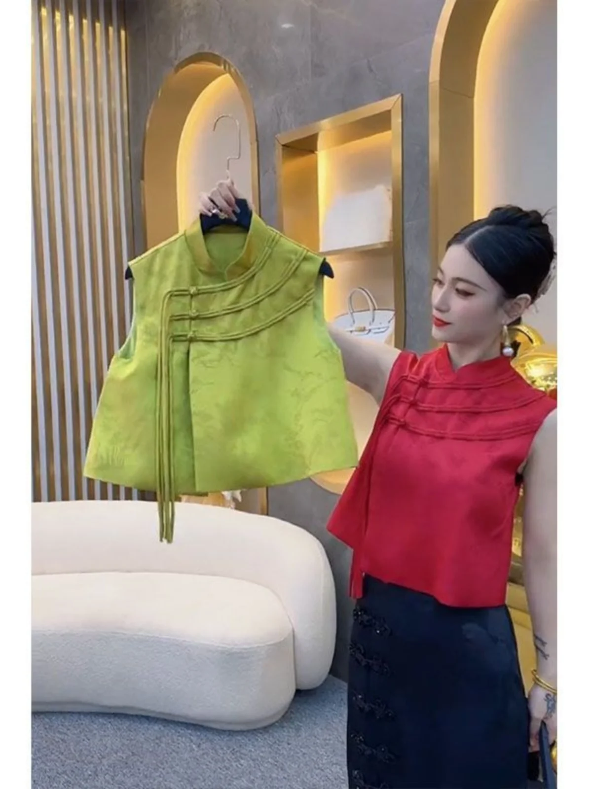 New Chinese Style Short Vest Women's Summer Fashion Stand Collar Slimming Shirt Button Design Polyester Fabric Outerwear
New Chinese Style Short Vest Women's Summer Fashion Stand Collar Slimming Shirt Button Design Polyester Fabric Outerwear