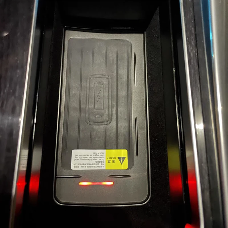 15W Car wireless charger wireless phone charger fast charger charging holder for Land Rover Range Rover Sport 2018-2021
15W Car wireless charger wireless phone charger fast charger charging holder for Land Rover Range Rover Sport 2018-2021