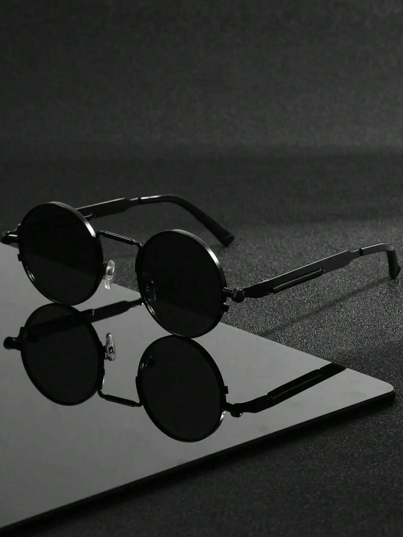 1 Pair Men's New Metal Round Steampunk Fashion Glasses, Spring Leg Design, Suitable For Outdoor Sports, Cycling, Driving, Fishing, Travel, Beach Vacation
1 Pair Men's New Metal Round Steampunk Fashion Glasses, Spring Leg Design, Suitable For Outdoor Sports, Cycling, Driving, Fishing, Travel, Beach Vacation