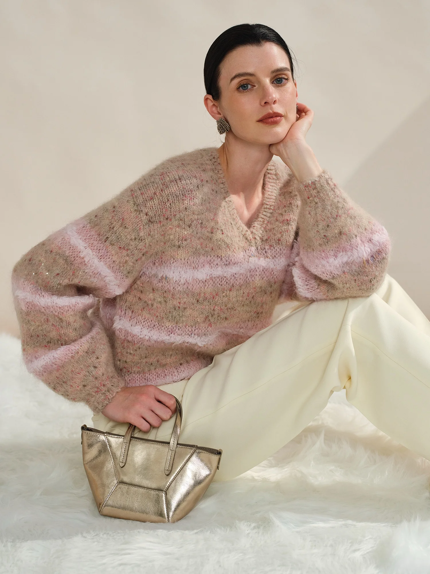 Romantic V-Ne Knitted Sweater Alpaca Camere hair Yarn Colinwang Cherry Blossom Initial Bloom Women's Faion Winter ...
Romantic V-Ne Knitted Sweater Alpaca Camere hair Yarn Colinwang Cherry Blossom Initial Bloom Women's Faion Winter ...