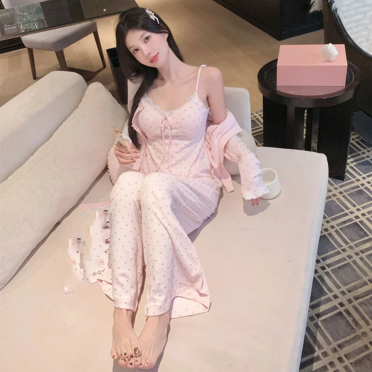 Повседневные модальные пижамы для женщин, комплект из 3 предметов, рубашка с длинными рукавами, брюки на бретельках, осенне-зимняя домашняя одежда, женская одежда для сна, пижама
Повседневные модальные пижамы для женщин, комплект из 3 предметов, рубашка с длинными рукавами, брюки на бретельках, осенне-зимняя домашняя одежда, женская одежда для сна, пижама