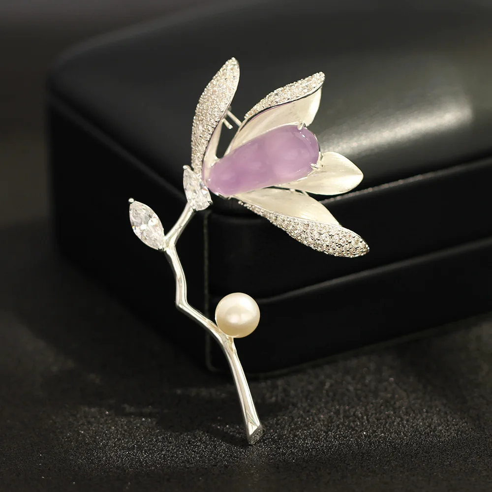 Exquisite Magnolia Freshwater Pearl Brooch High-end Design Brushed Flower Corsage Pin Elegant Temperament Women Accessory Gift
Exquisite Magnolia Freshwater Pearl Brooch High-end Design Brushed Flower Corsage Pin Elegant Temperament Women Accessory Gift
