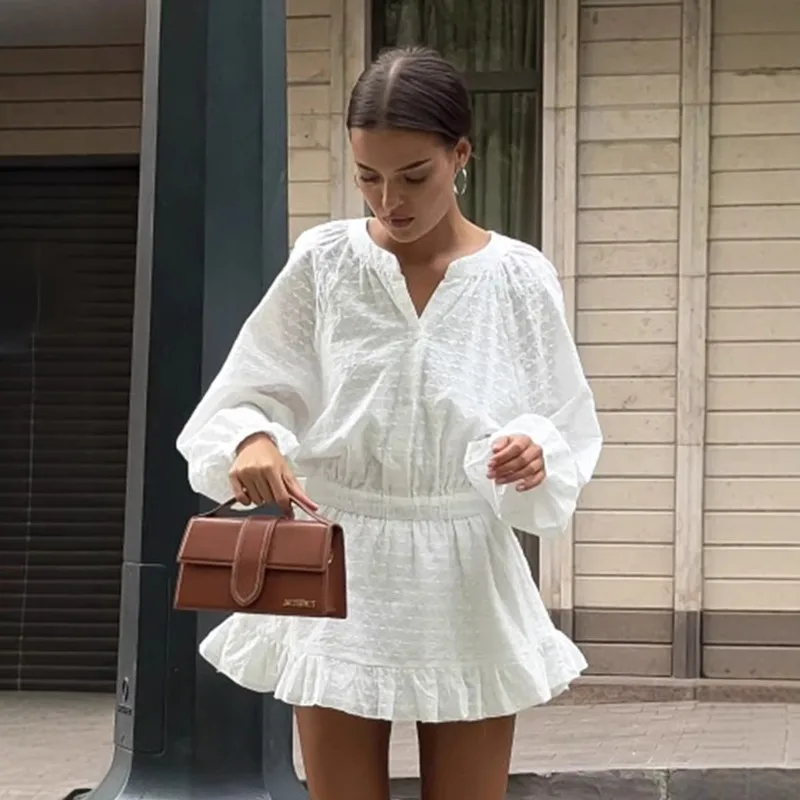 Вышитое короткое платье с узором «Любовь», коллекция Весна/Лето 2026, с вышивкой на плечах и рукавах, А-силуэт, с завышенной талией
Вышитое короткое платье с узором «Любовь», коллекция Весна/Лето 2026, с вышивкой на плечах и рукавах, А-силуэт, с завышенной талией