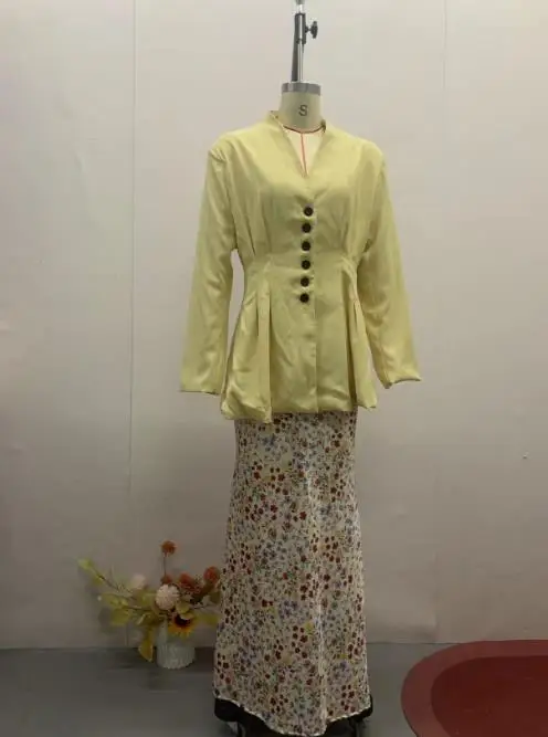 Women's Two-Piece Set 2025 New Women's Waist Button Up Suit Printed Long Skirt Two Piece Set Vintage Printed Elegant Skirt Set
Women's Two-Piece Set 2025 New Women's Waist Button Up Suit Printed Long Skirt Two Piece Set Vintage Printed Elegant Skirt Set