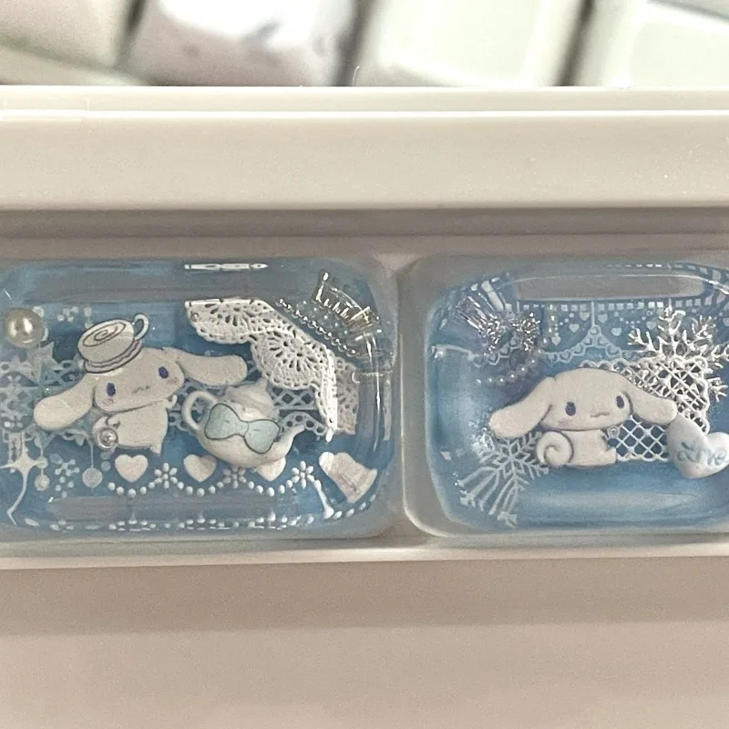 Новые милые аниме-кейкапы Kawaii Sanrio Cinnamoroll для ПК, прозрачные, с магнитными механическими осевыми переключателями, портативные, для дома и праздников, игрушки
Новые милые аниме-кейкапы Kawaii Sanrio Cinnamoroll для ПК, прозрачные, с магнитными механическими осевыми переключателями, портативные, для дома и праздников, игрушки