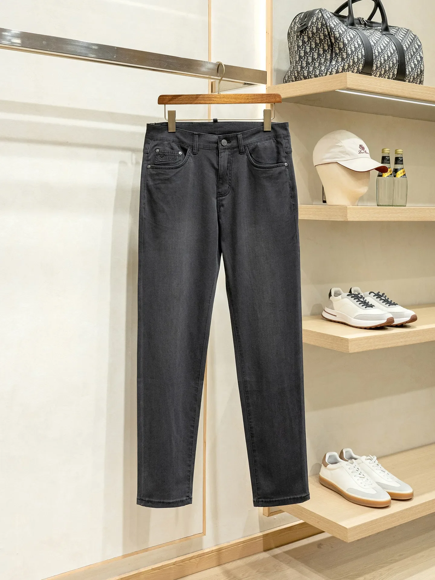 Simple Vintage washed spring and summer thin slim-fitting small straight jeans
Simple Vintage washed spring and summer thin slim-fitting small straight jeans