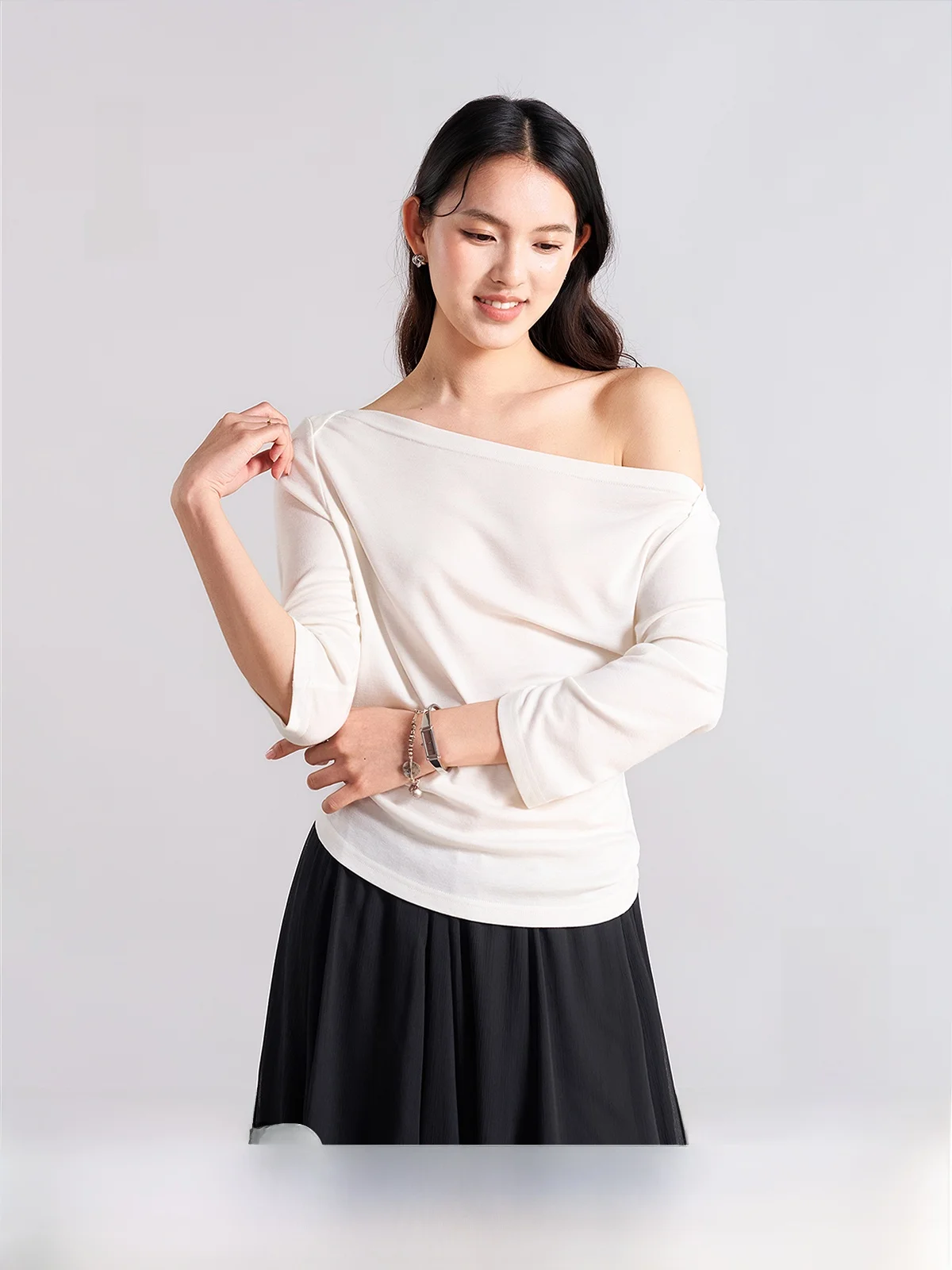 Slim Fit mid Sleeve T-Shirt Wool Lyocell Yoked Shoulder Crew Neck Elastic Waist Slimming Women's Fashion Spring 2026
Slim Fit mid Sleeve T-Shirt Wool Lyocell Yoked Shoulder Crew Neck Elastic Waist Slimming Women's Fashion Spring 2026