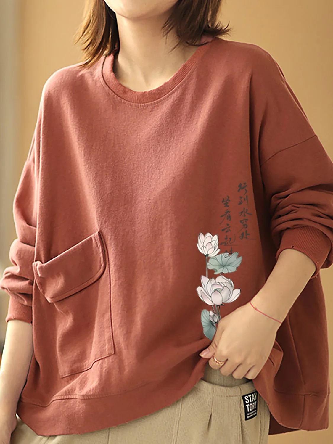 Women's Long Sleeve Cotton Sweatshirt round Neck Warmth Autumn Winter Red Outerwear Casual Artistic Style Large Pocket Design
Women's Long Sleeve Cotton Sweatshirt round Neck Warmth Autumn Winter Red Outerwear Casual Artistic Style Large Pocket Design